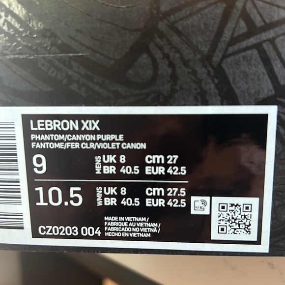 Lebron Shoes - Picture 3 of 3